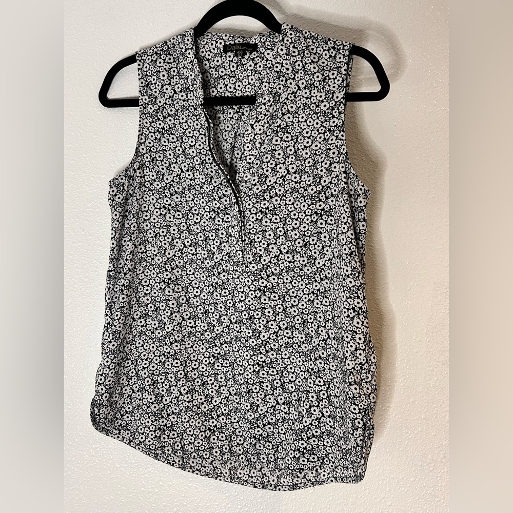 Dalia Black and White Floral Blouse Size Small